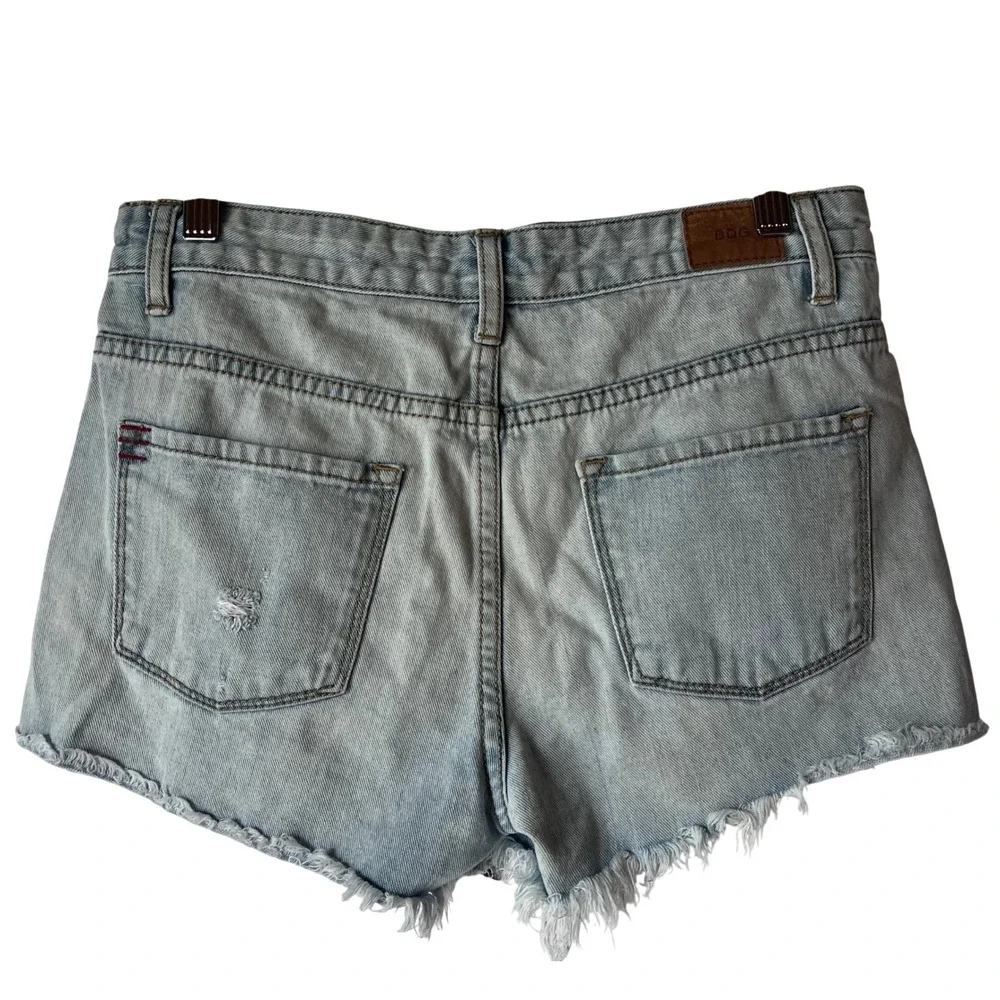 BDG Freja Mid Rise Vintage Fit Denim Shorts Raw Hem Size‎ 26